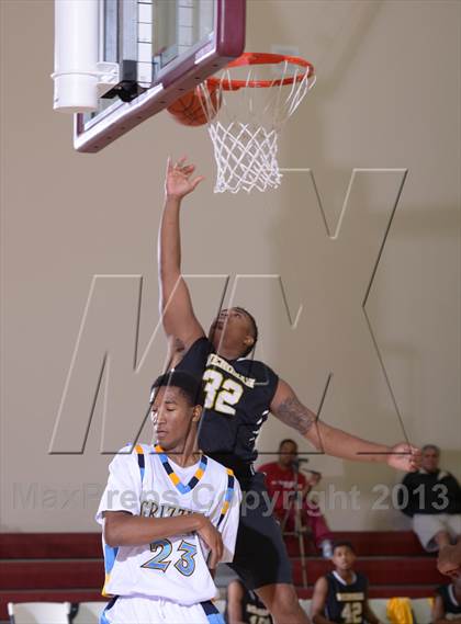 Thumbnail 1 in Los Osos vs. Wenonah (MaxPreps Holiday Classic) photogallery.