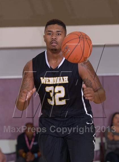 Thumbnail 2 in Los Osos vs. Wenonah (MaxPreps Holiday Classic) photogallery.