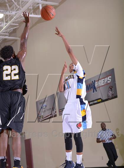Thumbnail 3 in Los Osos vs. Wenonah (MaxPreps Holiday Classic) photogallery.