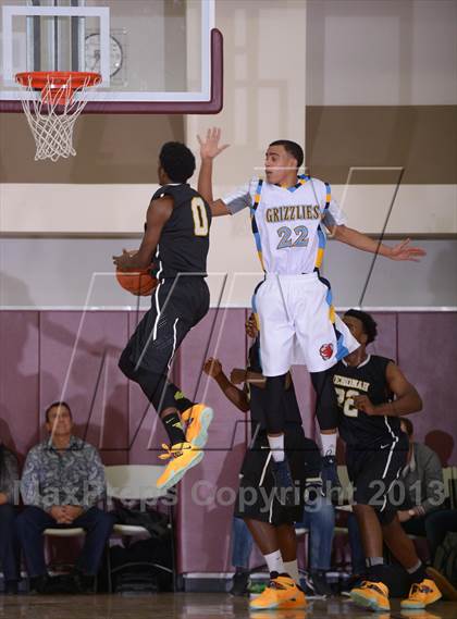 Thumbnail 1 in Los Osos vs. Wenonah (MaxPreps Holiday Classic) photogallery.