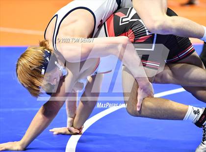 Thumbnail 2 in UIL State Championships - 5A 152lb Final photogallery.