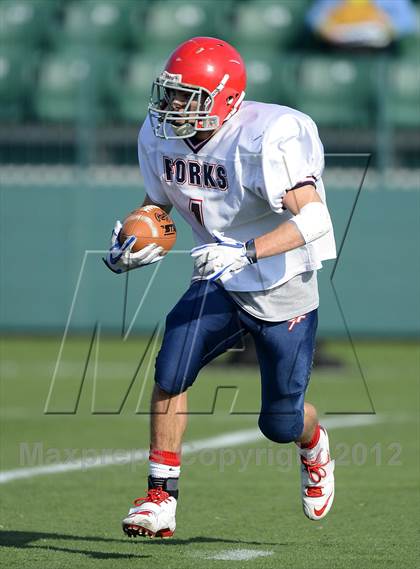 Thumbnail 2 in Chenango Forks vs. Hornell (NYSPHSAA Class C Semifinal) photogallery.