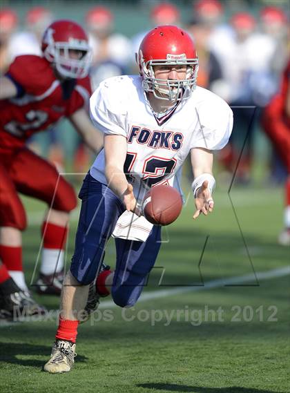 Thumbnail 3 in Chenango Forks vs. Hornell (NYSPHSAA Class C Semifinal) photogallery.