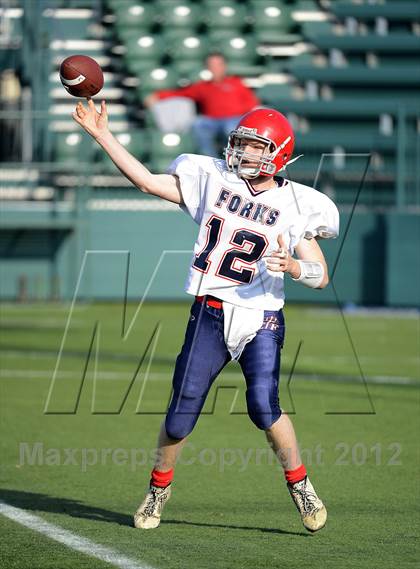 Thumbnail 2 in Chenango Forks vs. Hornell (NYSPHSAA Class C Semifinal) photogallery.