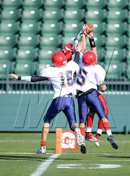 Thumbnail 2 in Chenango Forks vs. Hornell (NYSPHSAA Class C Semifinal) photogallery.