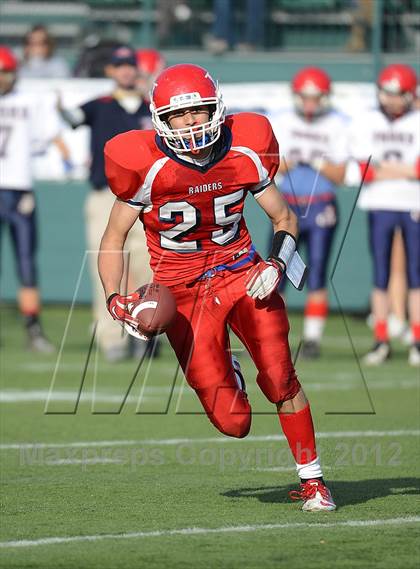 Thumbnail 2 in Chenango Forks vs. Hornell (NYSPHSAA Class C Semifinal) photogallery.