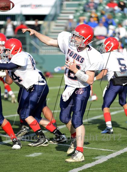 Thumbnail 1 in Chenango Forks vs. Hornell (NYSPHSAA Class C Semifinal) photogallery.