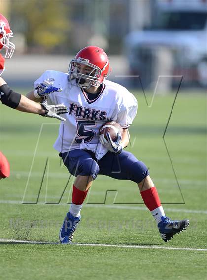 Thumbnail 1 in Chenango Forks vs. Hornell (NYSPHSAA Class C Semifinal) photogallery.