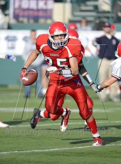 Thumbnail 2 in Chenango Forks vs. Hornell (NYSPHSAA Class C Semifinal) photogallery.