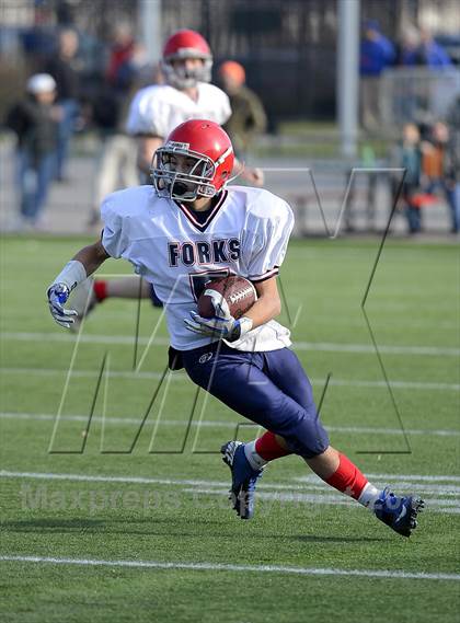 Thumbnail 2 in Chenango Forks vs. Hornell (NYSPHSAA Class C Semifinal) photogallery.