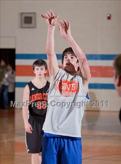 Thumbnail 2 in JV: Lenoir City @ William Blount  photogallery.