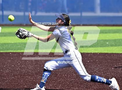 Thumbnail 3 in La Mirada vs. California (La Mirada Classic) photogallery.