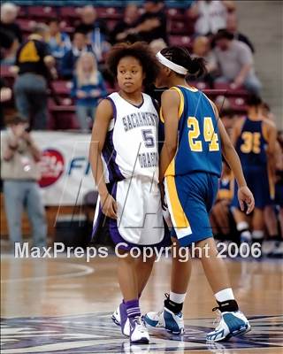 Thumbnail 2 in Bishop Amat vs. Sacramento (CIF State D3 Final) photogallery.