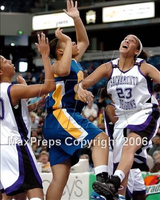Thumbnail 2 in Bishop Amat vs. Sacramento (CIF State D3 Final) photogallery.