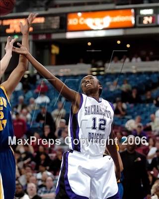 Thumbnail 3 in Bishop Amat vs. Sacramento (CIF State D3 Final) photogallery.