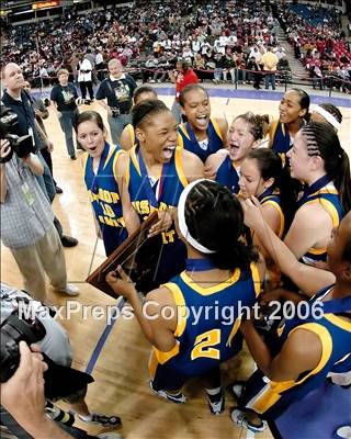 Thumbnail 1 in Bishop Amat vs. Sacramento (CIF State D3 Final) photogallery.
