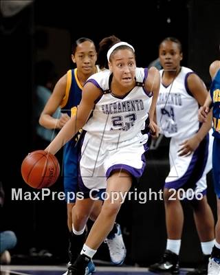 Thumbnail 3 in Bishop Amat vs. Sacramento (CIF State D3 Final) photogallery.