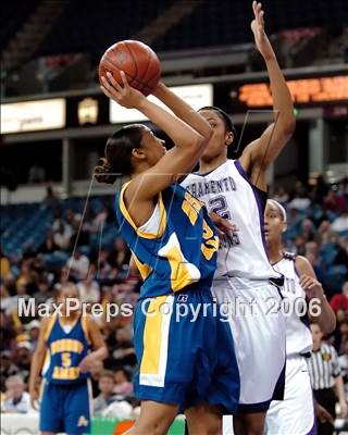 Thumbnail 3 in Bishop Amat vs. Sacramento (CIF State D3 Final) photogallery.