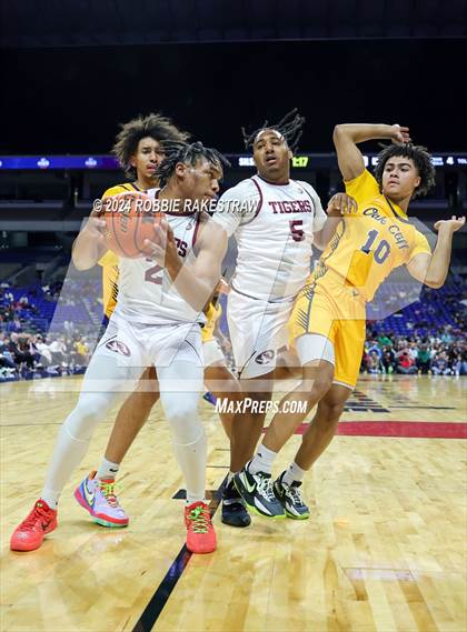 Thumbnail 3 in Silsbee vs. Oak Cliff Faith Family Academy (UIL 4A Basketball Final) photogallery.
