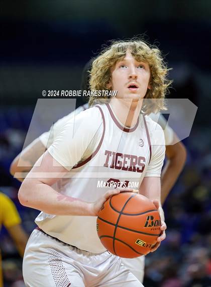 Thumbnail 1 in Silsbee vs. Oak Cliff Faith Family Academy (UIL 4A Basketball Final) photogallery.