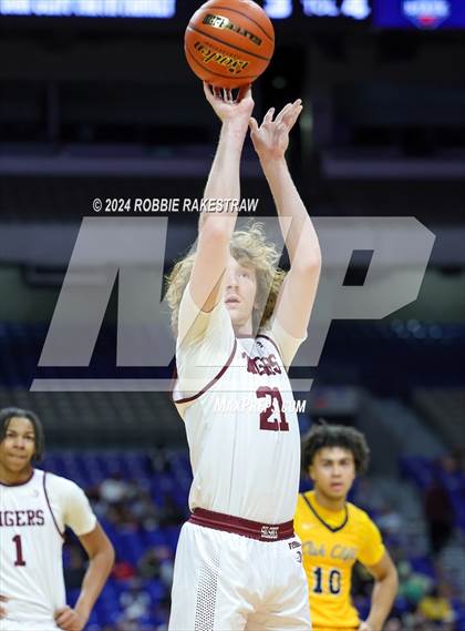Thumbnail 3 in Silsbee vs. Oak Cliff Faith Family Academy (UIL 4A Basketball Final) photogallery.