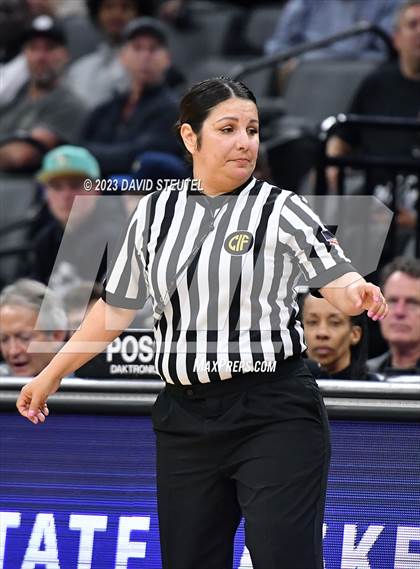Thumbnail 2 in Santiago vs. Oakland Tech (CIF State D1 Final) photogallery.