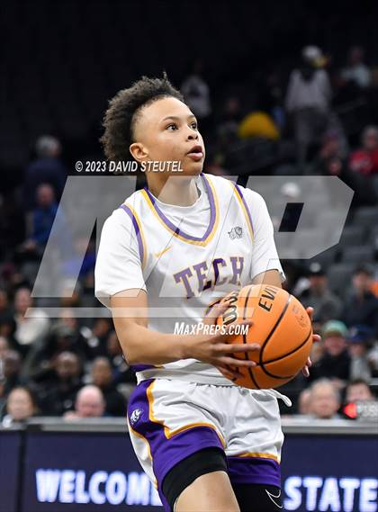 Thumbnail 2 in Santiago vs. Oakland Tech (CIF State D1 Final) photogallery.