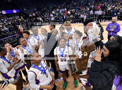 Thumbnail 2 in Santiago vs. Oakland Tech (CIF State D1 Final) photogallery.