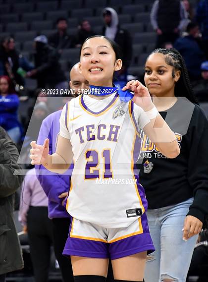Thumbnail 3 in Santiago vs. Oakland Tech (CIF State D1 Final) photogallery.