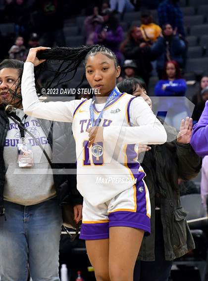 Thumbnail 3 in Santiago vs. Oakland Tech (CIF State D1 Final) photogallery.