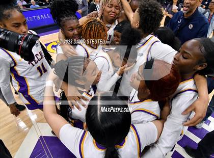 Thumbnail 1 in Santiago vs. Oakland Tech (CIF State D1 Final) photogallery.