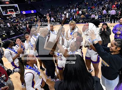 Thumbnail 3 in Santiago vs. Oakland Tech (CIF State D1 Final) photogallery.