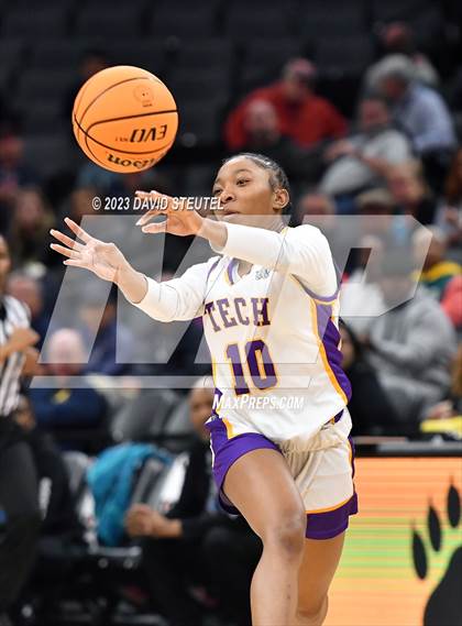 Thumbnail 3 in Santiago vs. Oakland Tech (CIF State D1 Final) photogallery.
