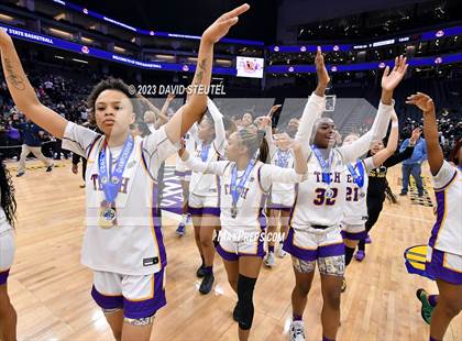 Thumbnail 2 in Santiago vs. Oakland Tech (CIF State D1 Final) photogallery.