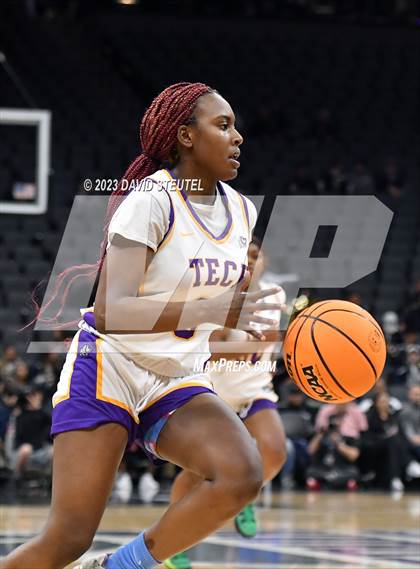 Thumbnail 1 in Santiago vs. Oakland Tech (CIF State D1 Final) photogallery.