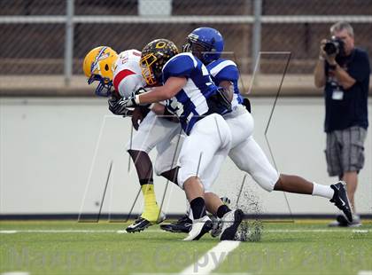 Thumbnail 3 in FCA Heart of a Champion All-Star Game photogallery.