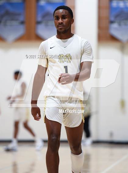 Thumbnail 1 in Mater Dei Catholic vs. Bishop's photogallery.