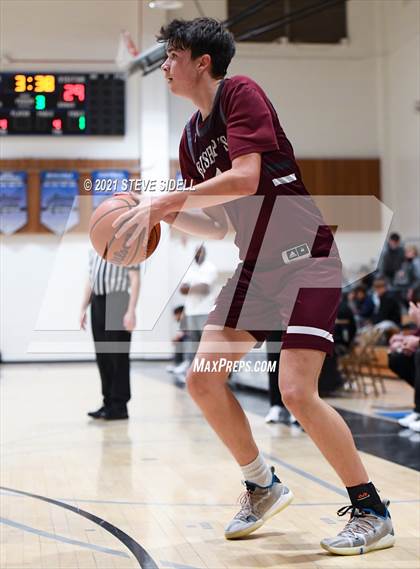 Thumbnail 1 in Mater Dei Catholic vs. Bishop's photogallery.