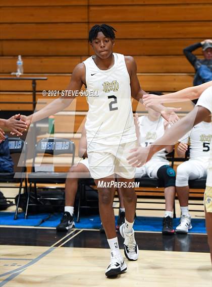 Thumbnail 1 in Mater Dei Catholic vs. Bishop's photogallery.