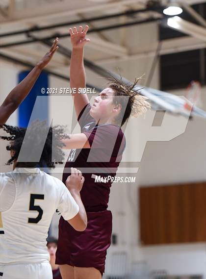 Thumbnail 1 in Mater Dei Catholic vs. Bishop's photogallery.