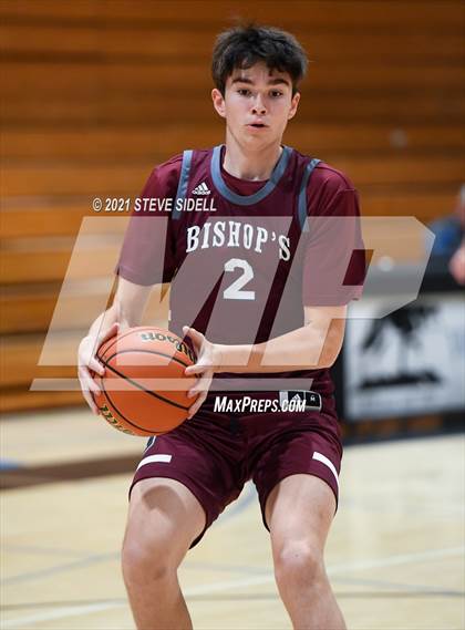 Thumbnail 3 in Mater Dei Catholic vs. Bishop's photogallery.