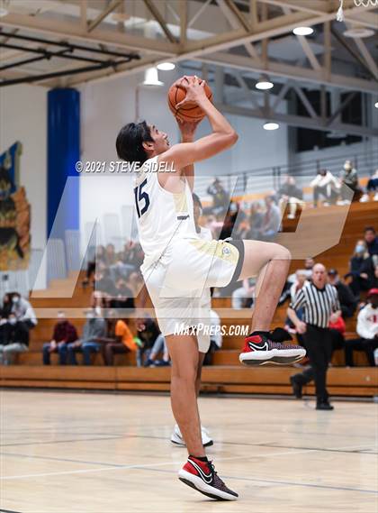 Thumbnail 1 in Mater Dei Catholic vs. Bishop's photogallery.