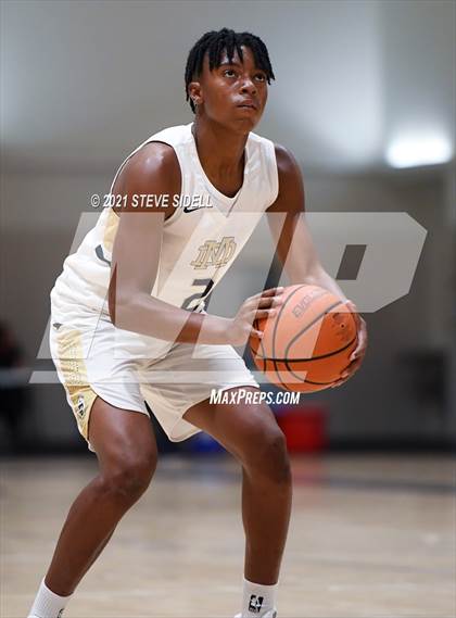 Thumbnail 1 in Mater Dei Catholic vs. Bishop's photogallery.