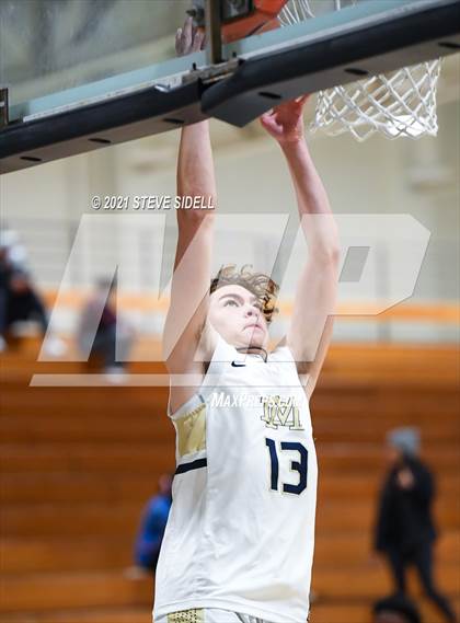 Thumbnail 1 in Mater Dei Catholic vs. Bishop's photogallery.