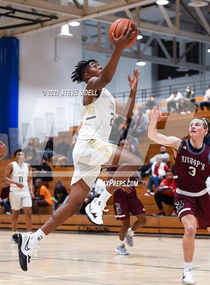 Thumbnail 1 in Mater Dei Catholic vs. Bishop's photogallery.