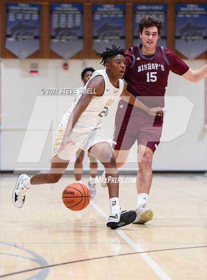 Thumbnail 3 in Mater Dei Catholic vs. Bishop's photogallery.