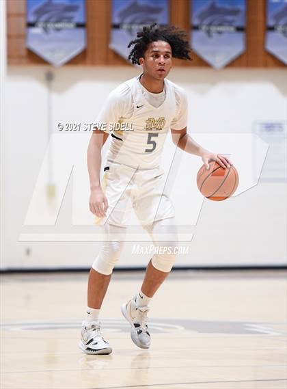 Thumbnail 1 in Mater Dei Catholic vs. Bishop's photogallery.