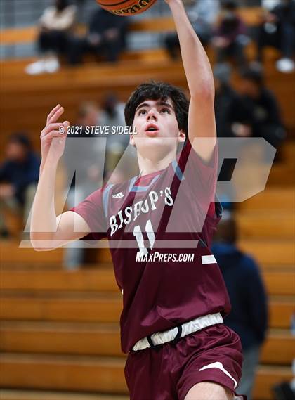 Thumbnail 1 in Mater Dei Catholic vs. Bishop's photogallery.