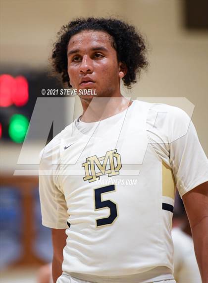 Thumbnail 1 in Mater Dei Catholic vs. Bishop's photogallery.
