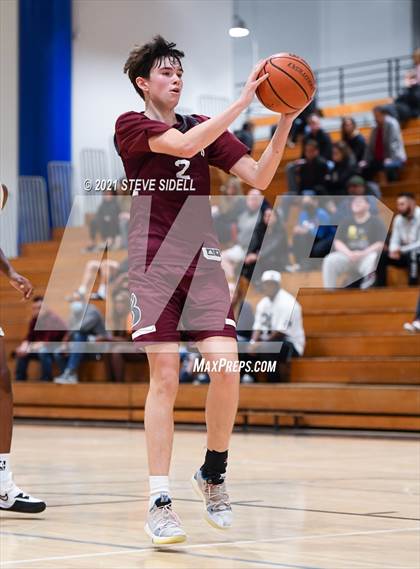 Thumbnail 1 in Mater Dei Catholic vs. Bishop's photogallery.